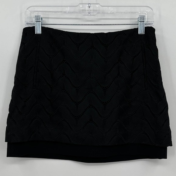 Diane von Furstenberg Elley Mini Skirt Wave Lace Lined Front Pocket Black Size 4 - Picture 1 of 7